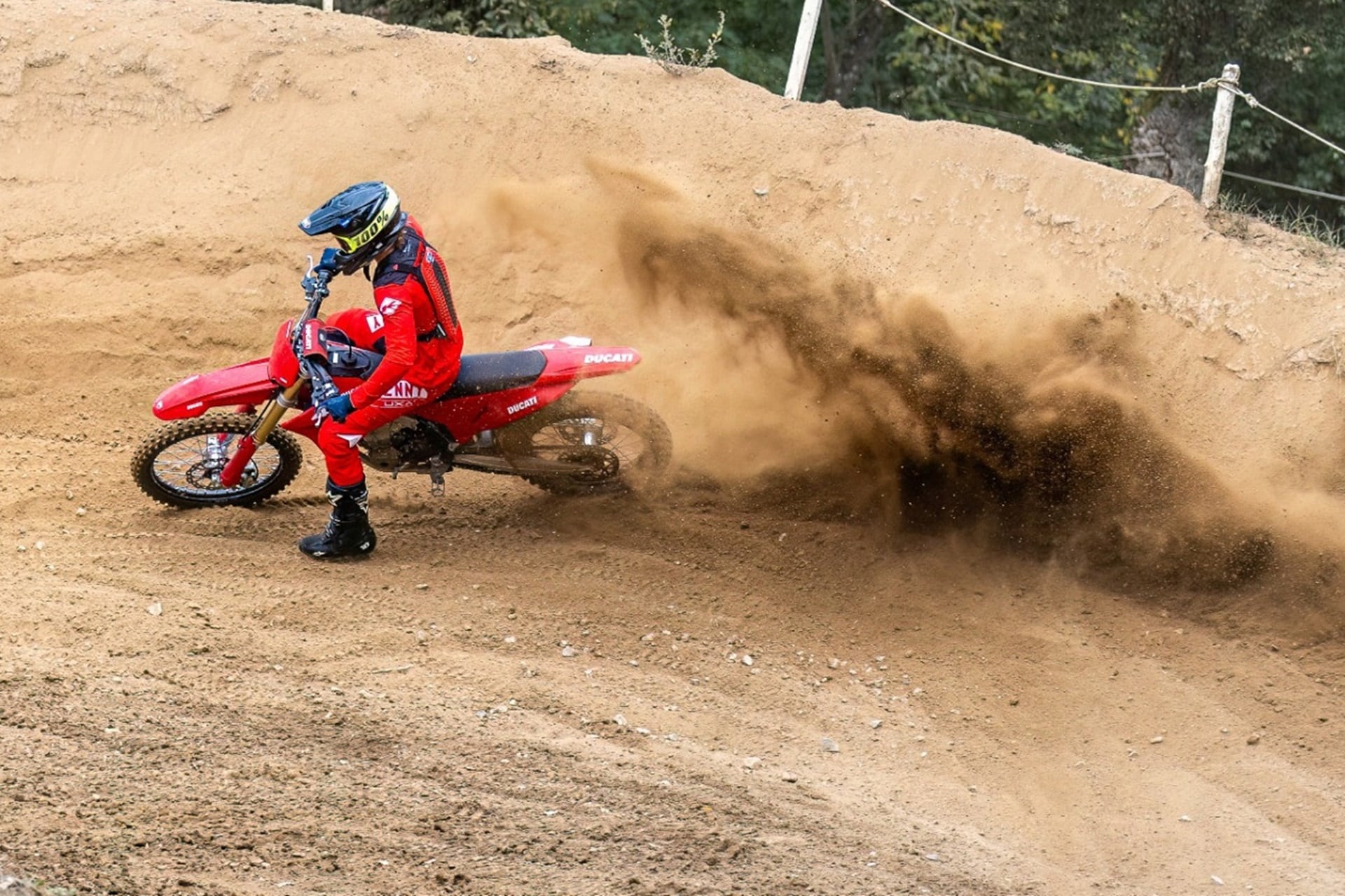 Arranca la edición 2025 del Ducati Emotion Tour con la nueva Desmo450 MX como protagonista