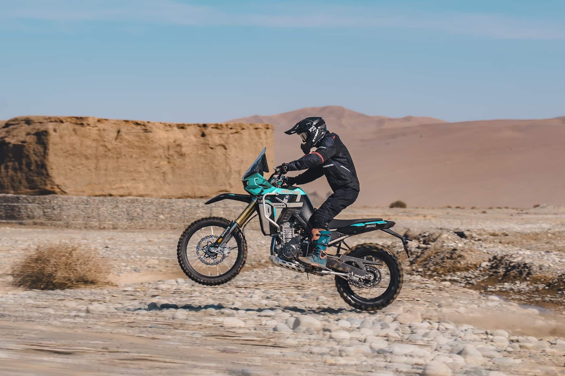 La nueva Kove 800X Rally se enfrenta a su primer reto competitivo en el Rally Addax 2025