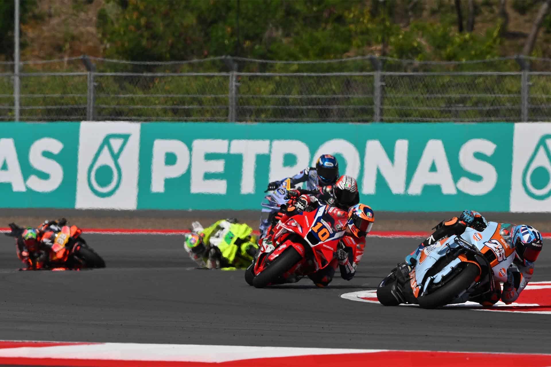 Raúl Fernández sigue progresando en cada GP