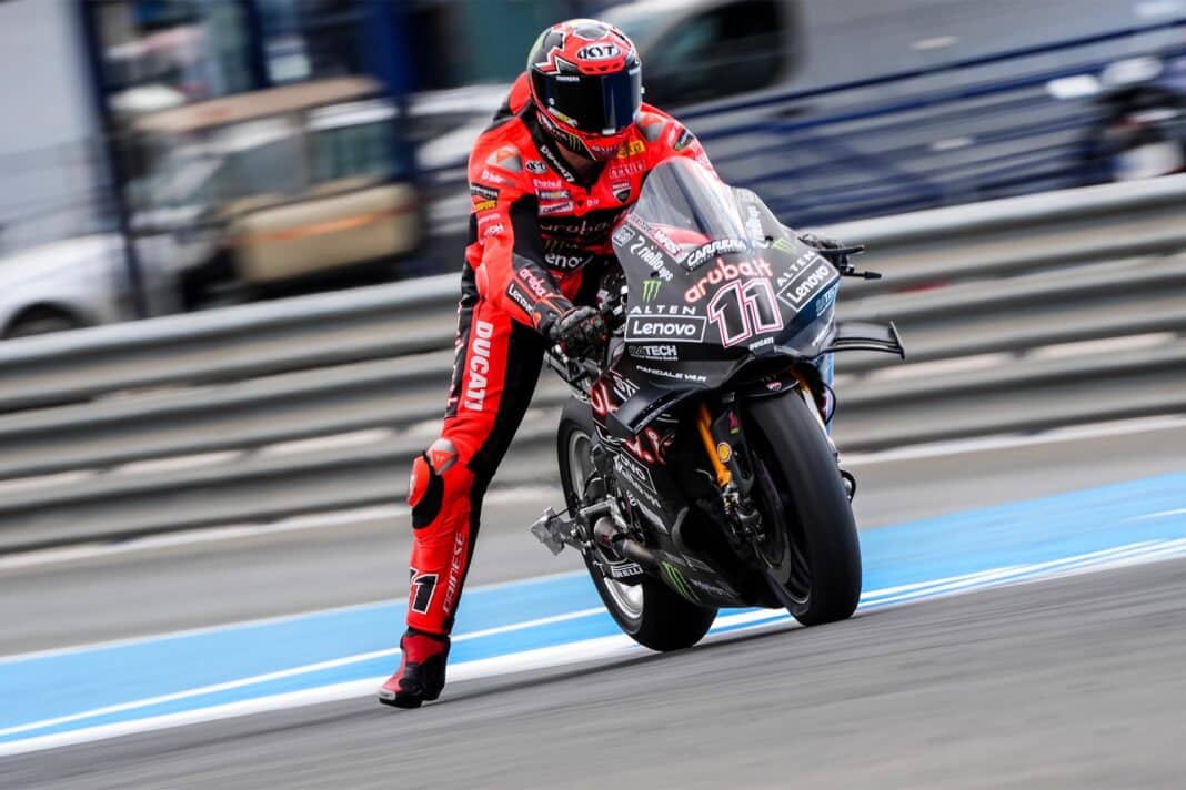 Pretemporada WSBK 2026: Bulega se sube a la nueva Ducati en Jerez y lidera con más de un segundo