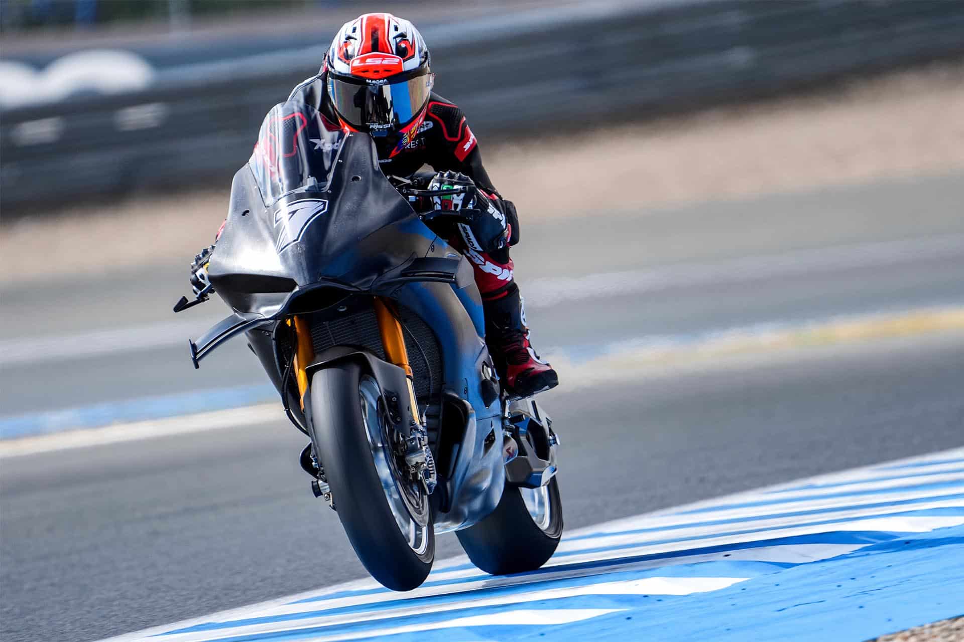 Iker Lecuona ya ha debutado con la Panigale V4 R