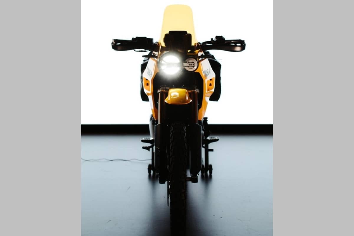 BSA Thunderbolt 2026: La firma británica estrena en el segmento ADV reeditando unas siglas míticas