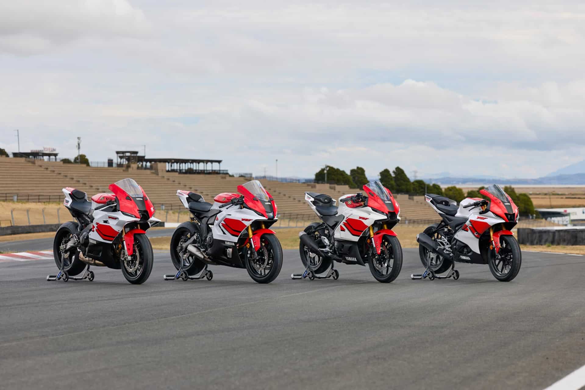 La gama Supersport de Yamaha se viste de gala con los colores especiales 70º Aniversario