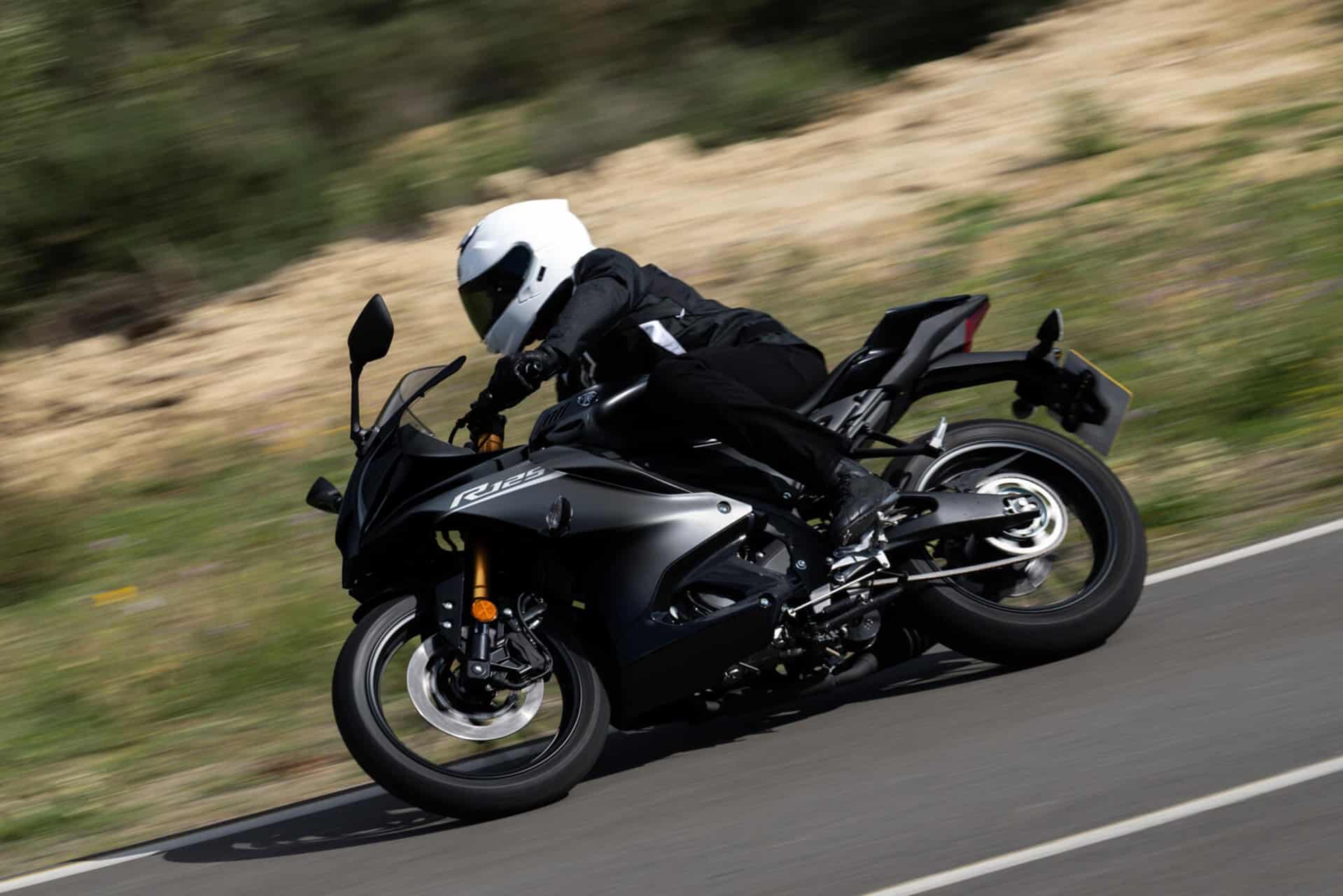 La gama Supersport de Yamaha se viste de gala con los colores especiales 70º Aniversario