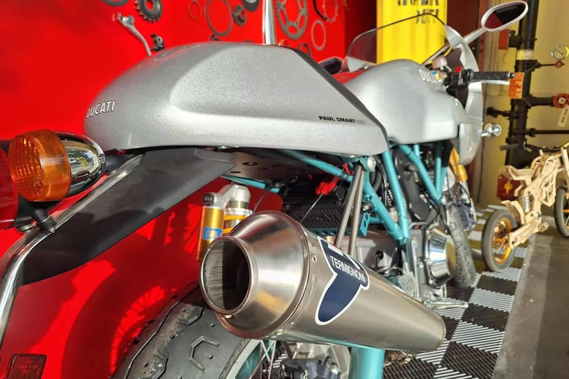 Aunque no lo creas, estrenar en 2025 una Ducati Paul Smart 1000 LE es posible