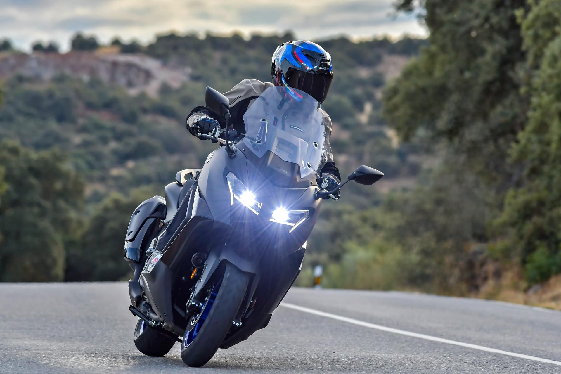 8 trucos y consejos para conducir un scooter deportivo a nivel PRO