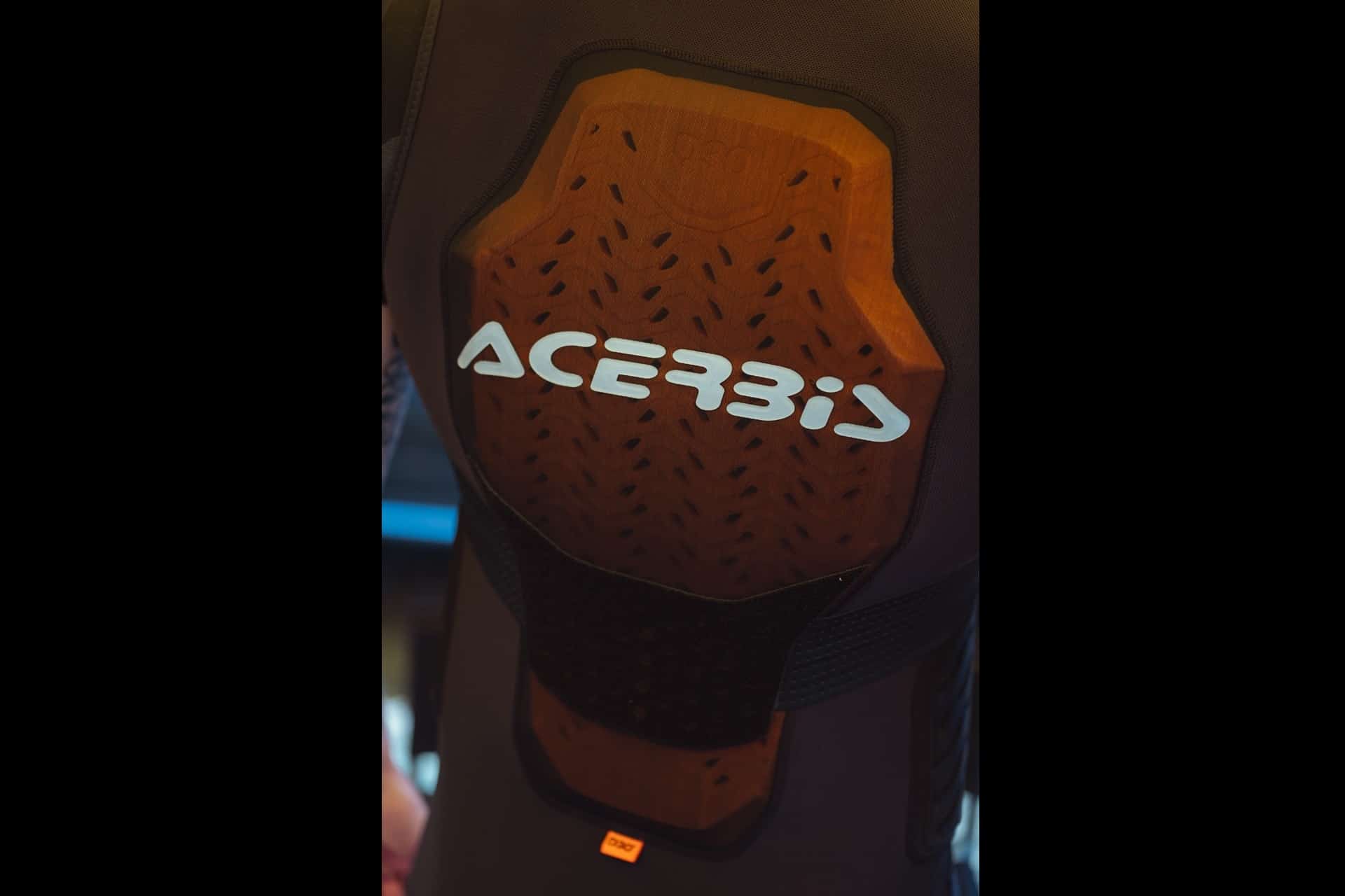 Acerbis amplía su gama P035 con los nuevos petos P035 Race y P035