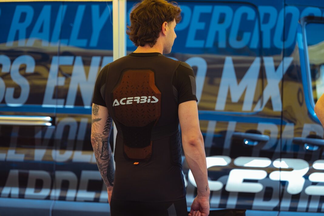 Acerbis amplía su gama P035 con los nuevos petos P035 Race y P035