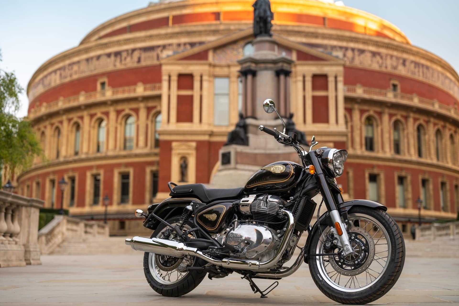Royal Enfield y el Royal Albert Hall colaboran en la campaña de lanzamiento de la nueva Bullet 650