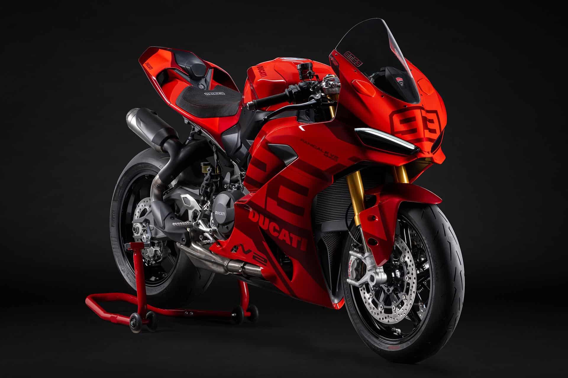 La V2 MM93 está inspirada en la moto que empleó Marc en su debut como piloto oficial de Ducati