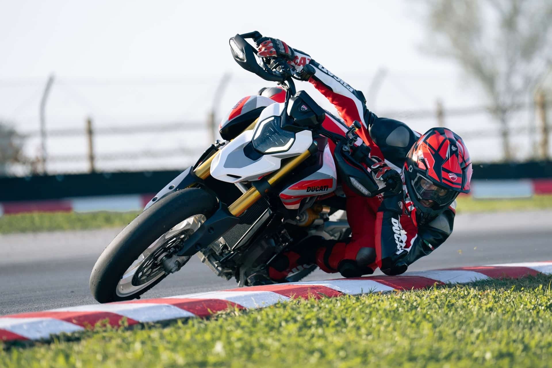 Ducati Hypermotard V2 2026