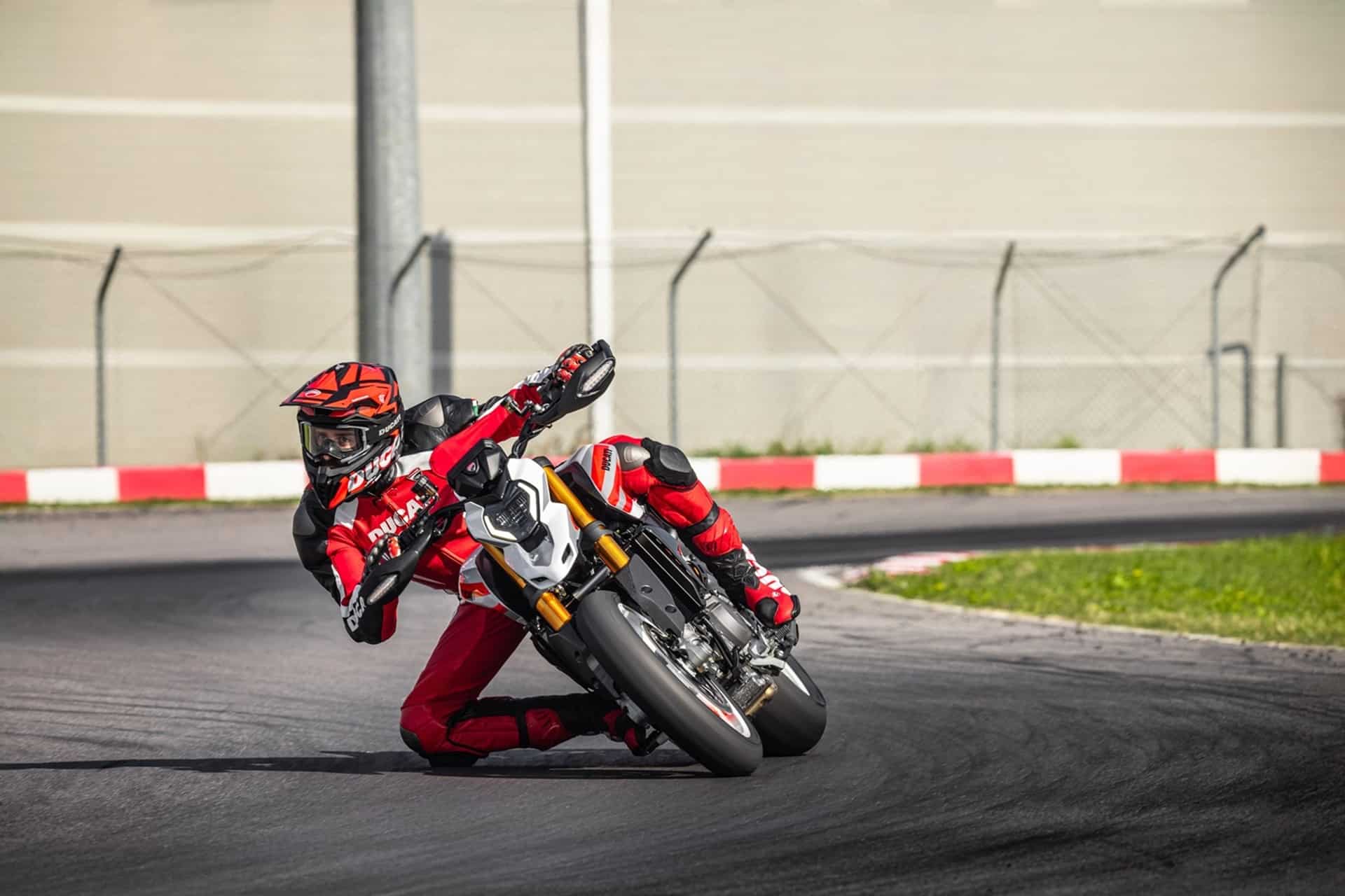 Ducati Hypermotard V2 2026