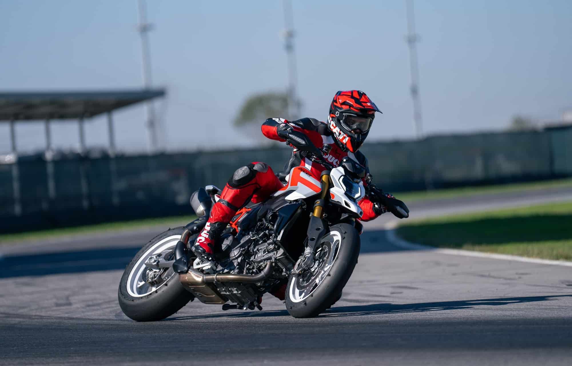 Ducati Hypermotard V2 2026