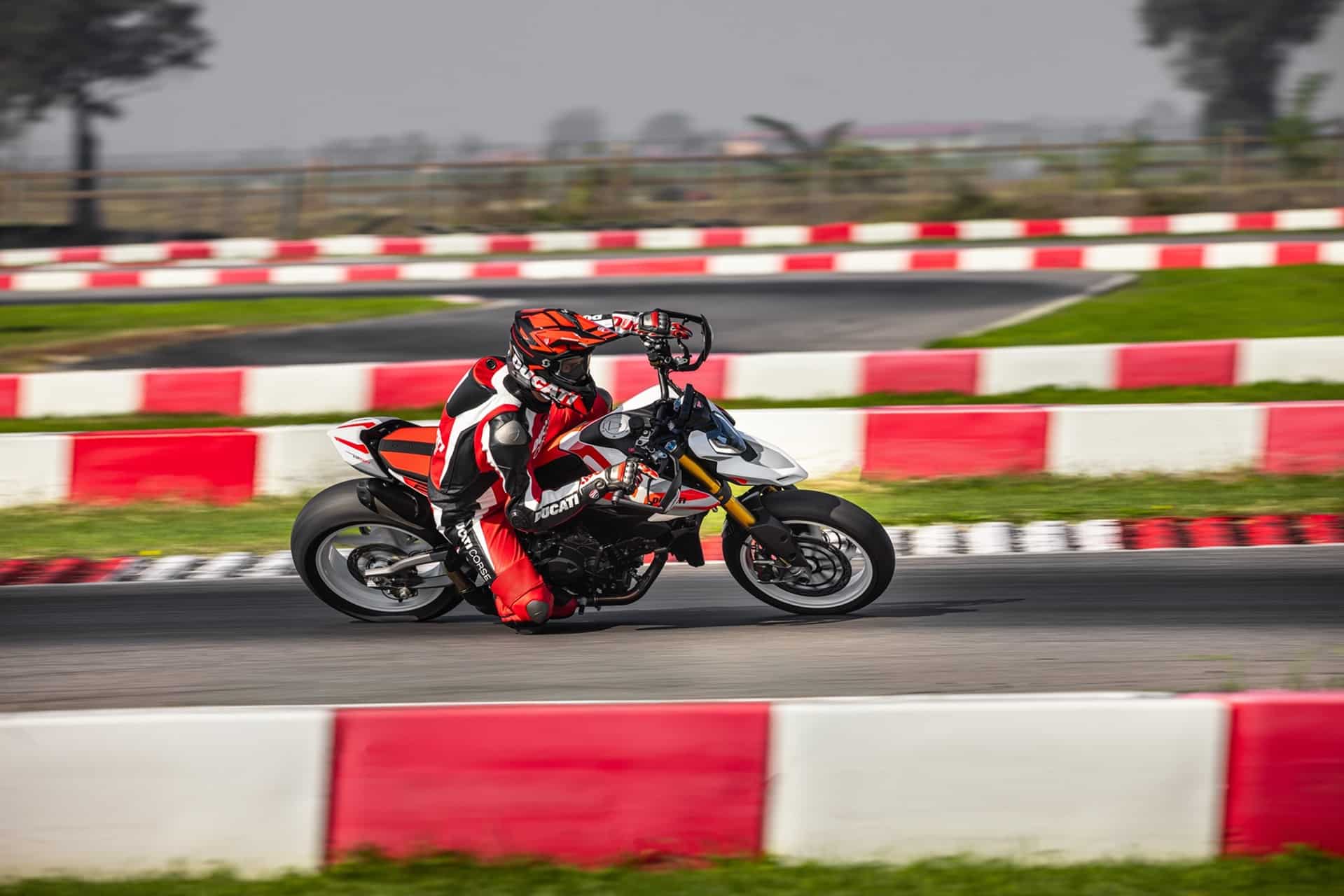 Ducati Hypermotard V2 2026