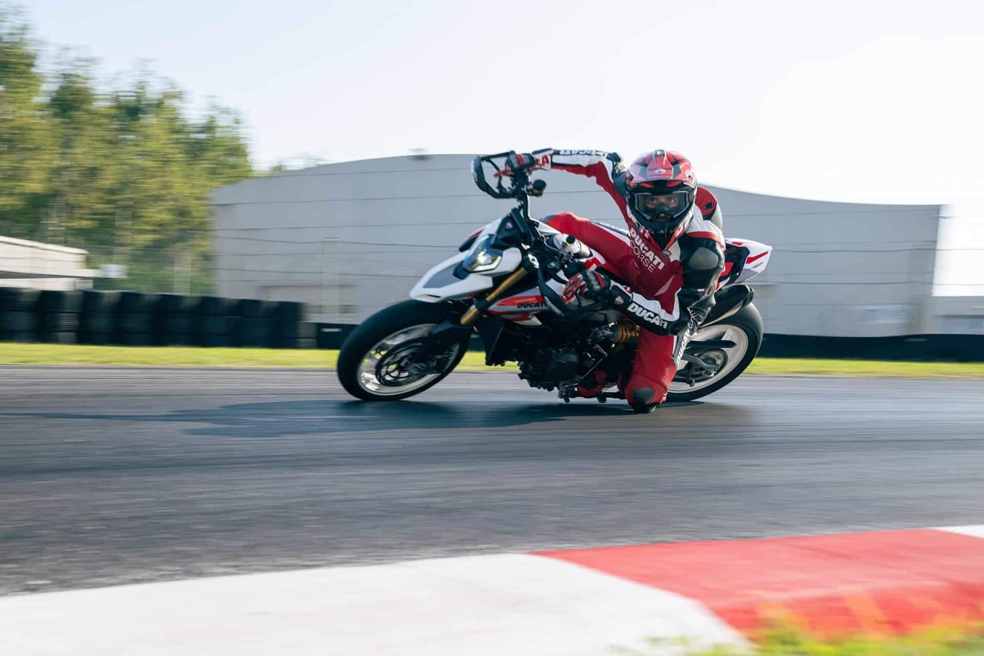 Ducati Hypermotard V2 2026