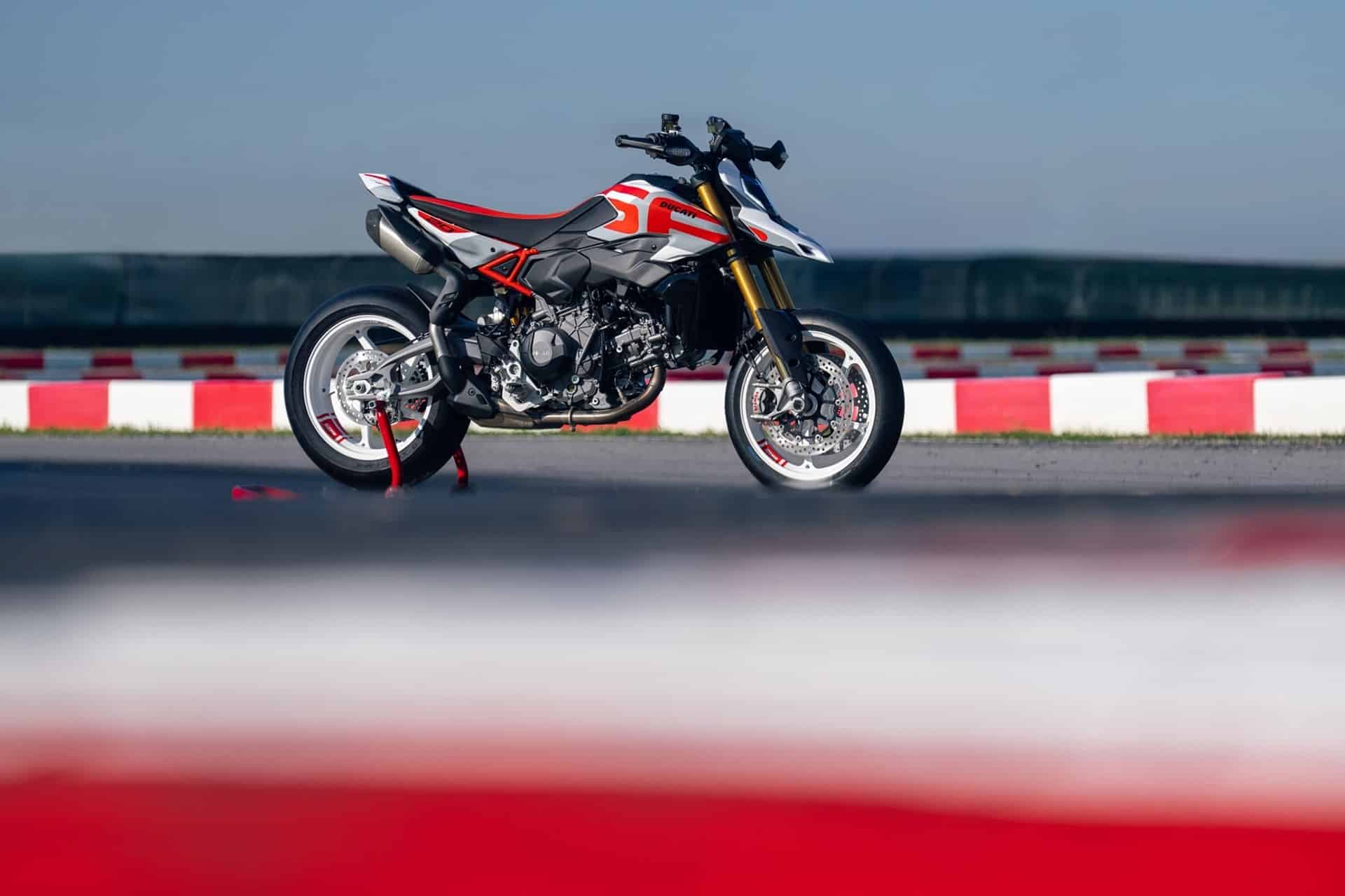 Ducati Hypermotard V2 2026