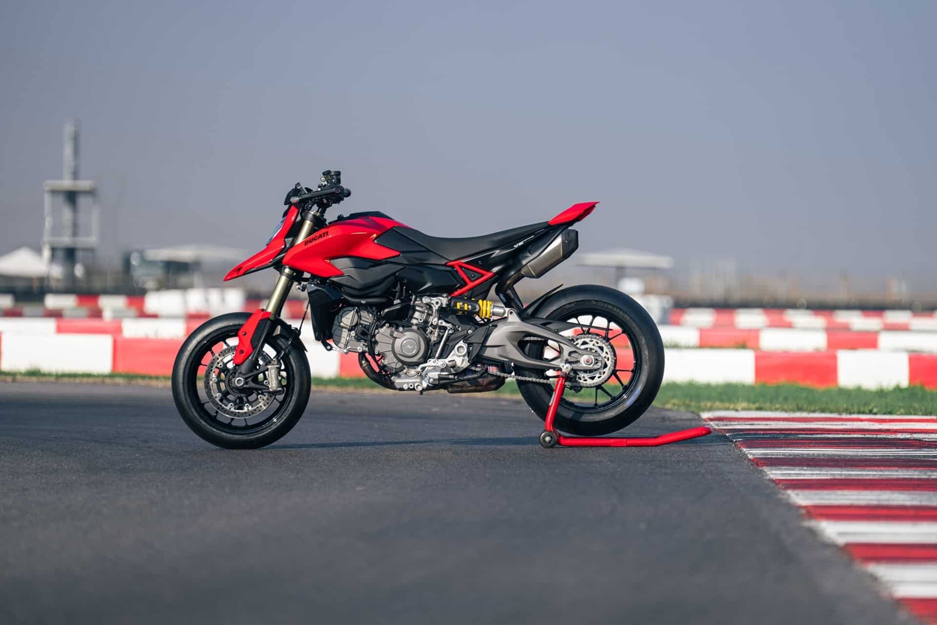Ducati Hypermotard V2 2026