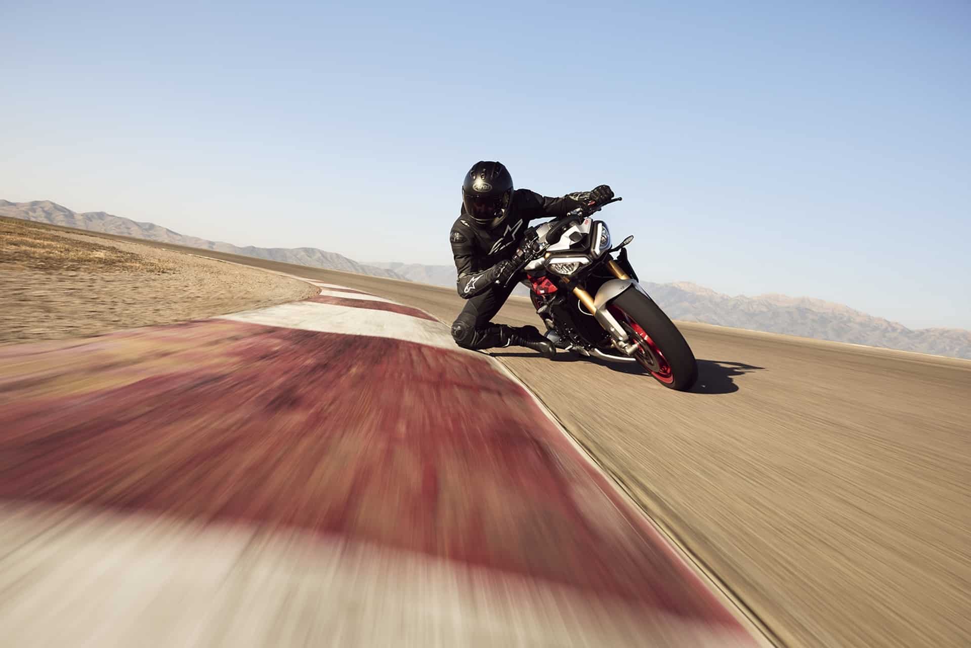 Triumph presenta las nuevas ediciones limitadas Street Triple 765 RX y Street Triple Moto2 2026