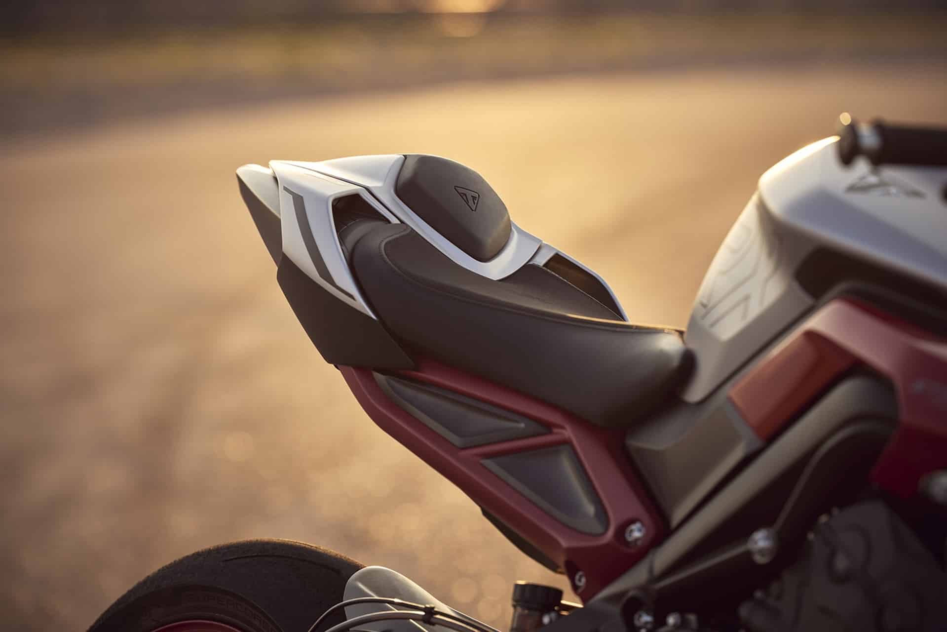 Triumph presenta las nuevas ediciones limitadas Street Triple 765 RX y Street Triple Moto2 2026