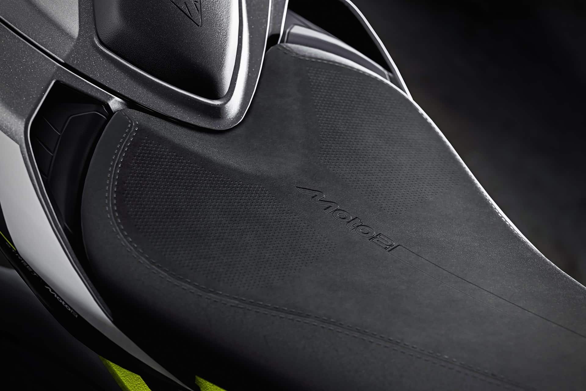 Triumph presenta las nuevas ediciones limitadas Street Triple 765 RX y Street Triple Moto2 2026