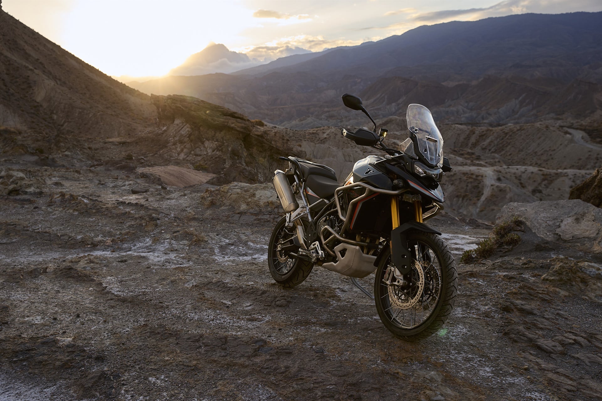Nuevas series especiales Tiger 900 Desert y Alpine Edition: inspiradas en las aventuras más épicas