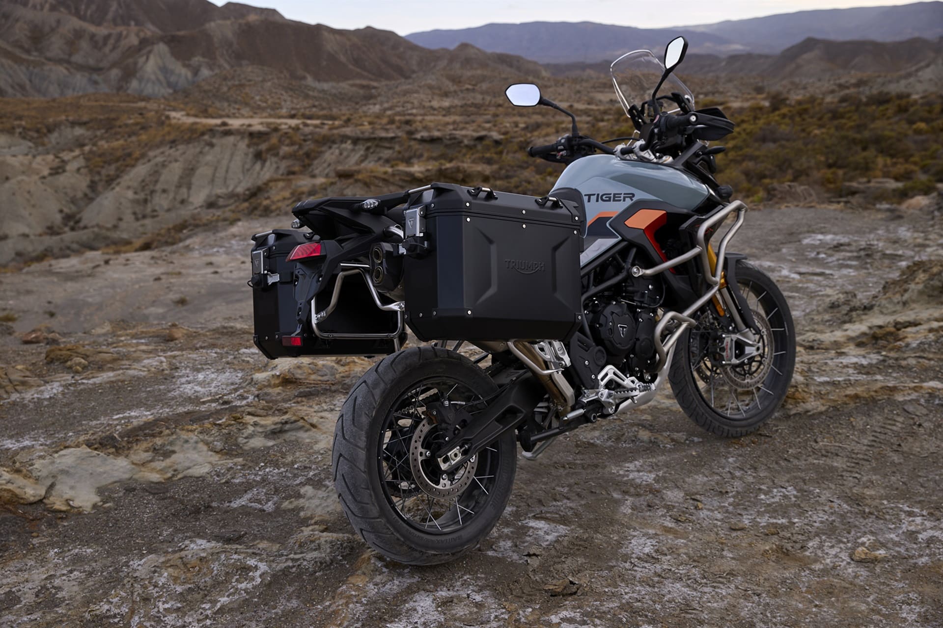 Nuevas series especiales Tiger 900 Desert y Alpine Edition: inspiradas en las aventuras más épicas