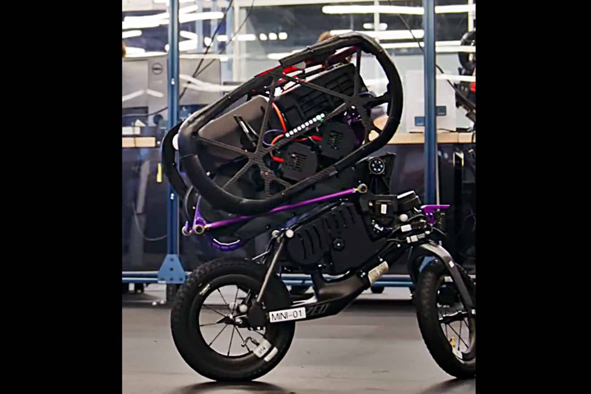 El robot que parece Toni Bou sigue mejorando. Ya ‘juega’ con la gravedad sobre dos ruedas