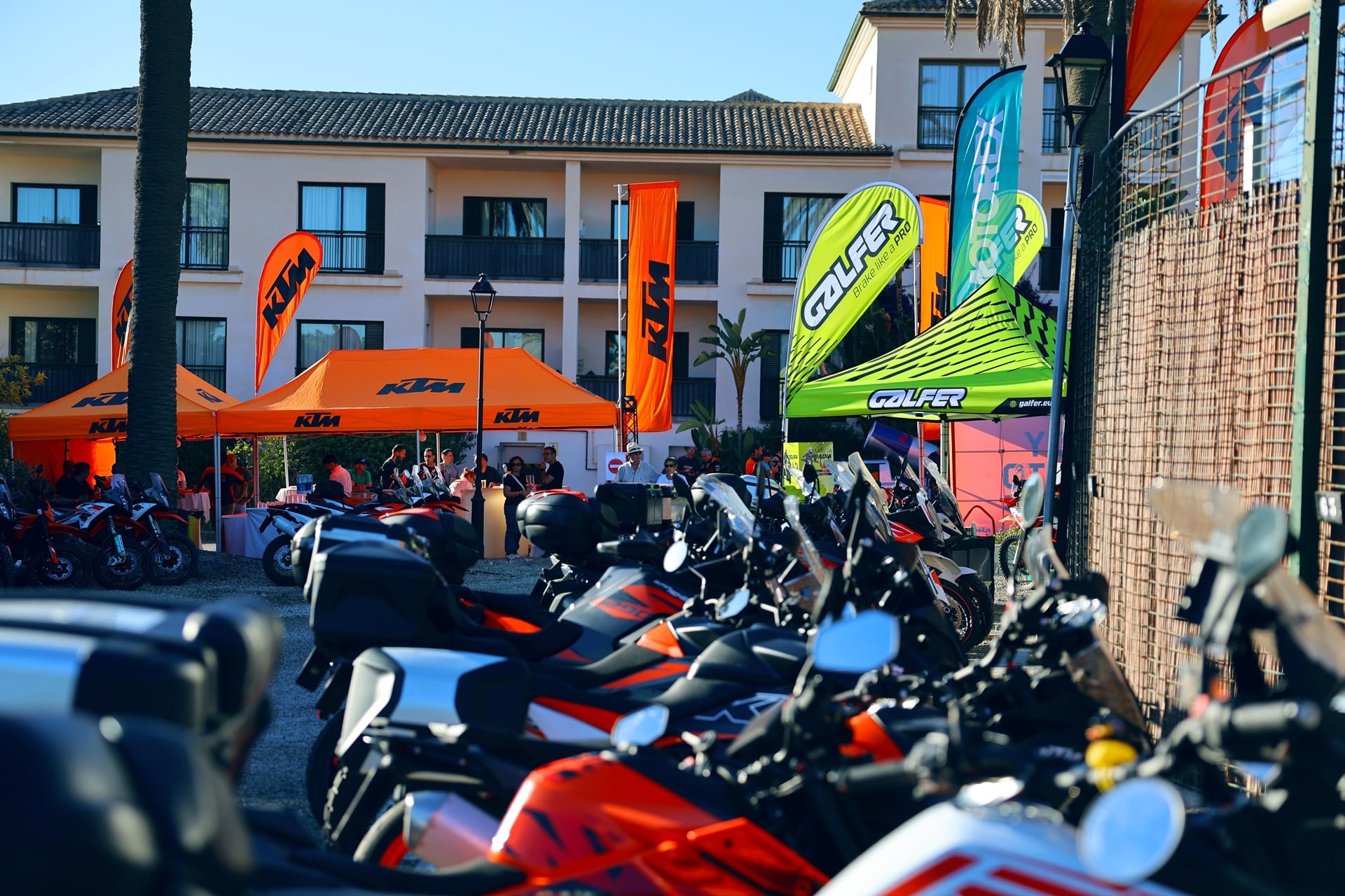 La 10ª edición de la Reunión KTM reúne a más de 200 aficionados