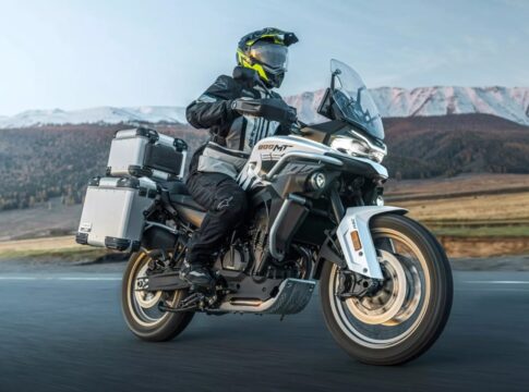 CFMoto no escatima para 2026 con su nueva 800MT-ES: Ahora con suspensiones electrónicas