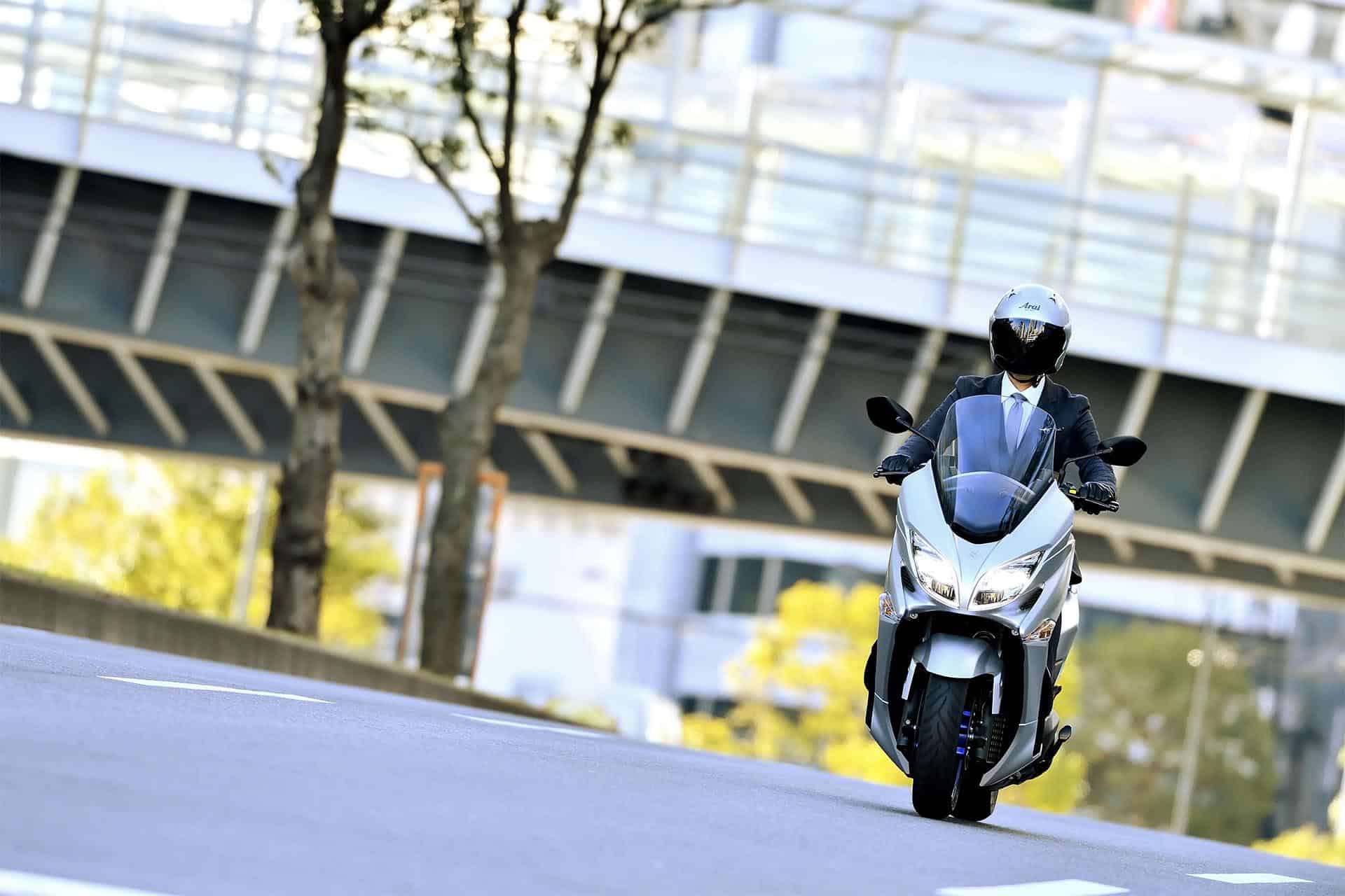 Las motos, a pesar de contaminar menos, no disponen del distintivo medioambiental correcto