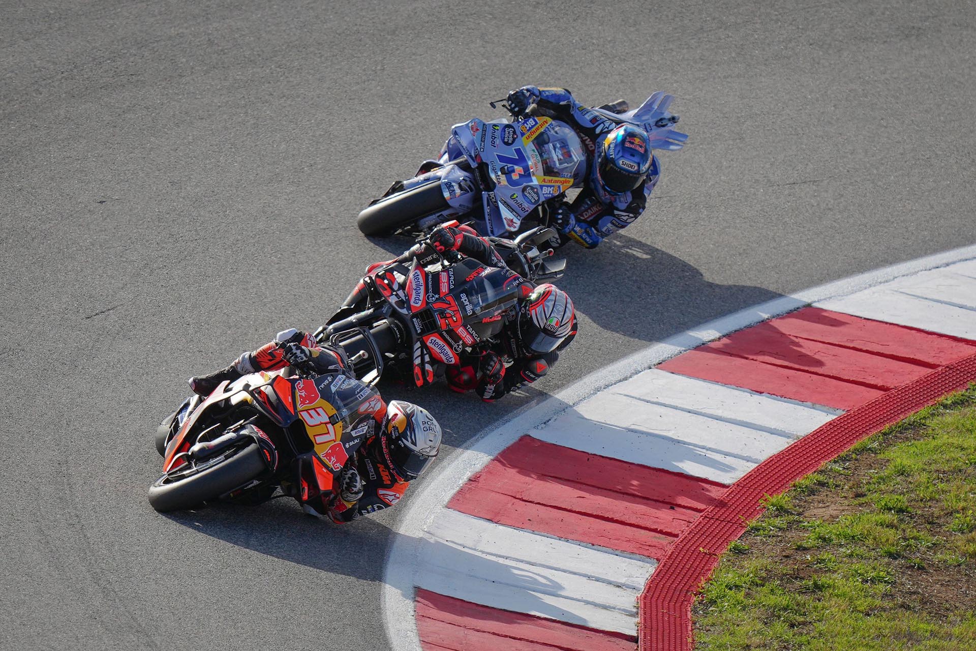 Acosta, Bezzecchi y Márquez son los tres pilotos más en forma ahora mismo