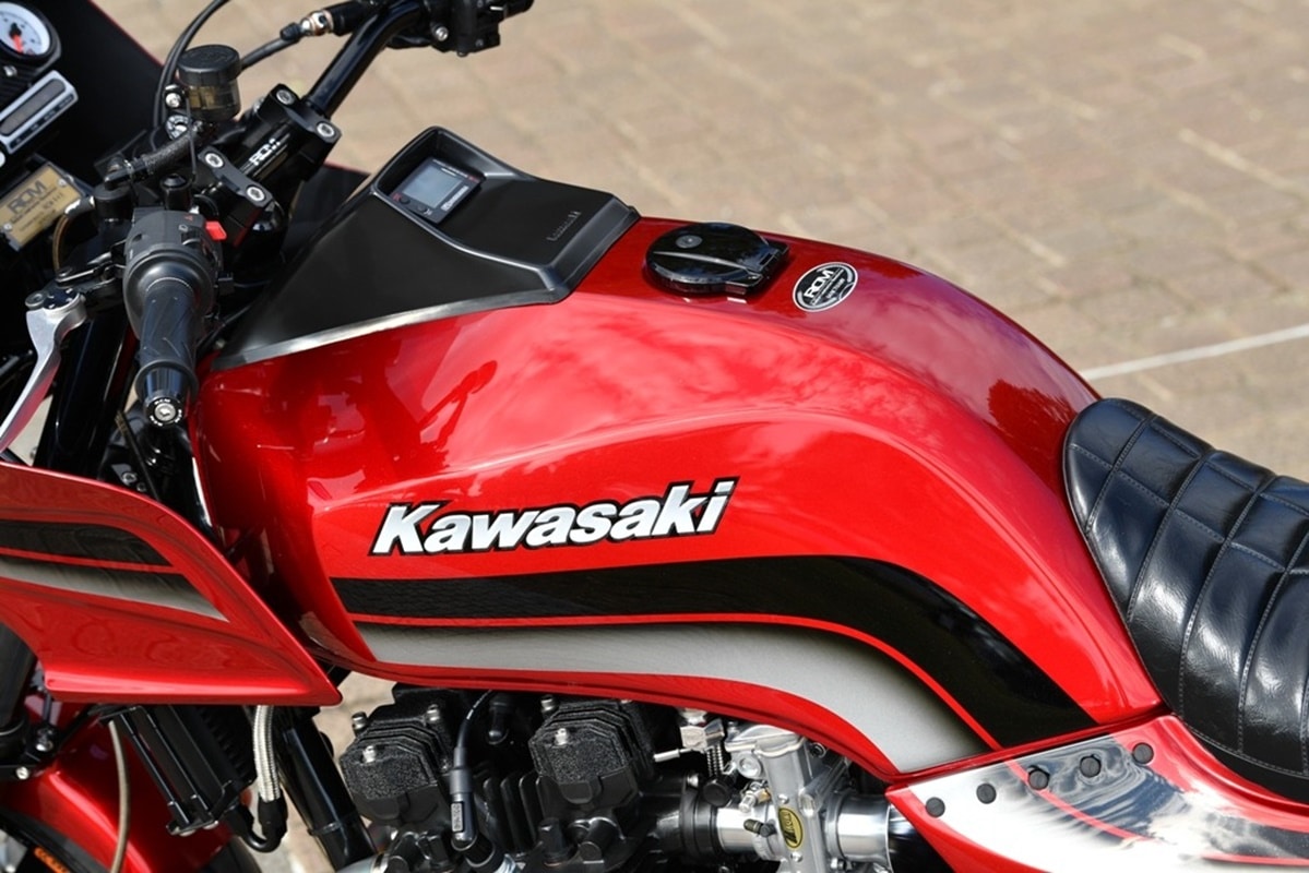 La relación entre AC Sanctuary y las icónicas siglas GPZ de Kawasaki es legendaria. Su última creación sobre la plataforma del venerado modelo de Akashi, la nueva RCM-643, es un verdadero órdago a la exquisitez técnica sin renunciar al toque pasional al que el preparador japonés nos tiene acostumbrados.