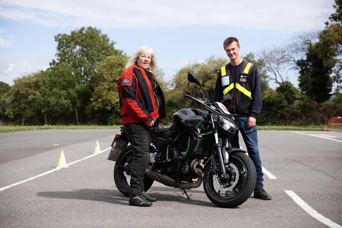Linda comenzó este desafío de la mano de Phoenix Motorcycle Training