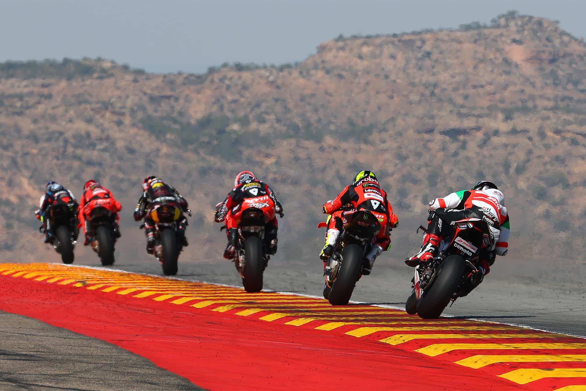 14 equipos, 22 pilotos y 3 de ellos españoles