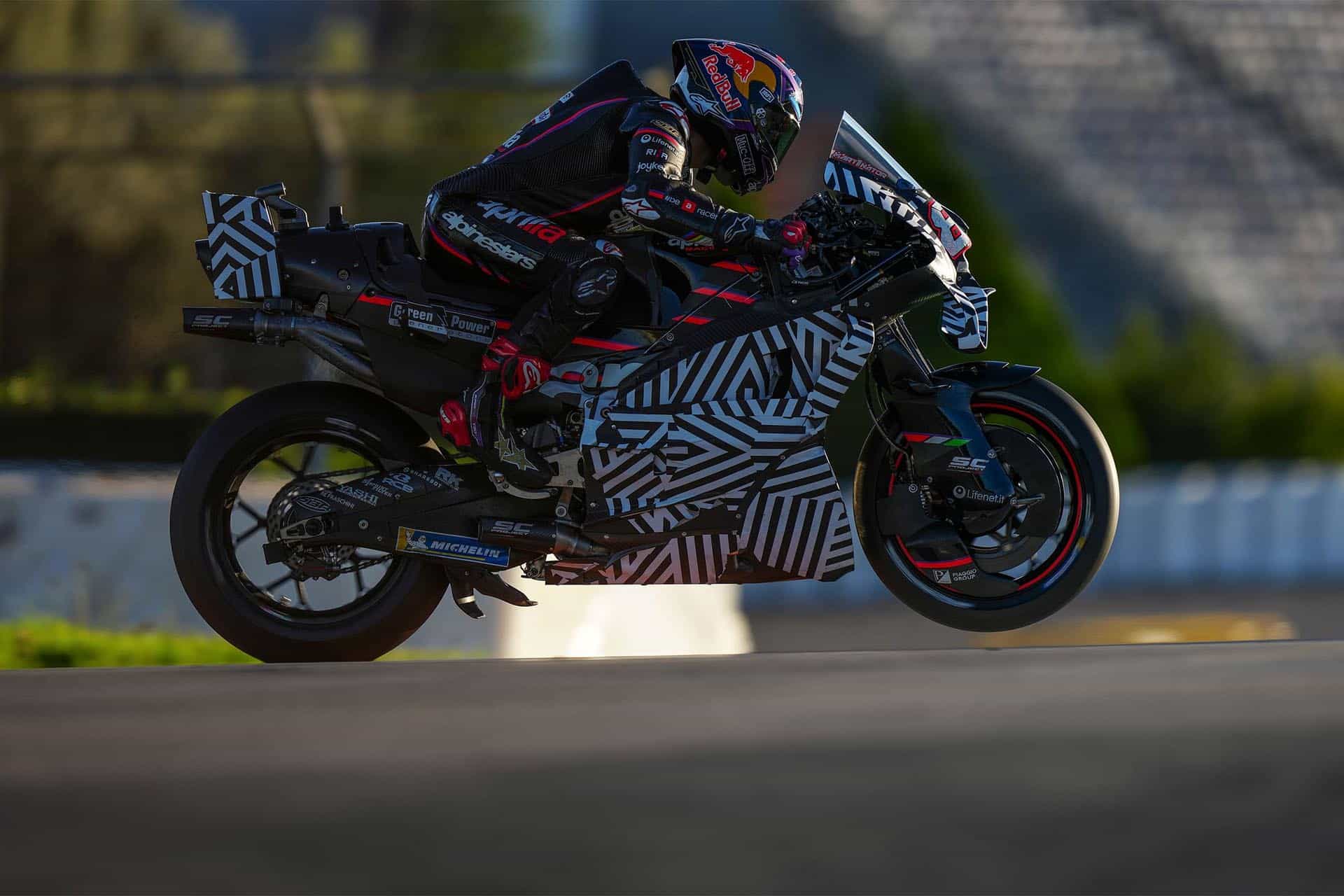 Aprilia mostró nuevas soluciones en las motos de Bezzecchi y Martín