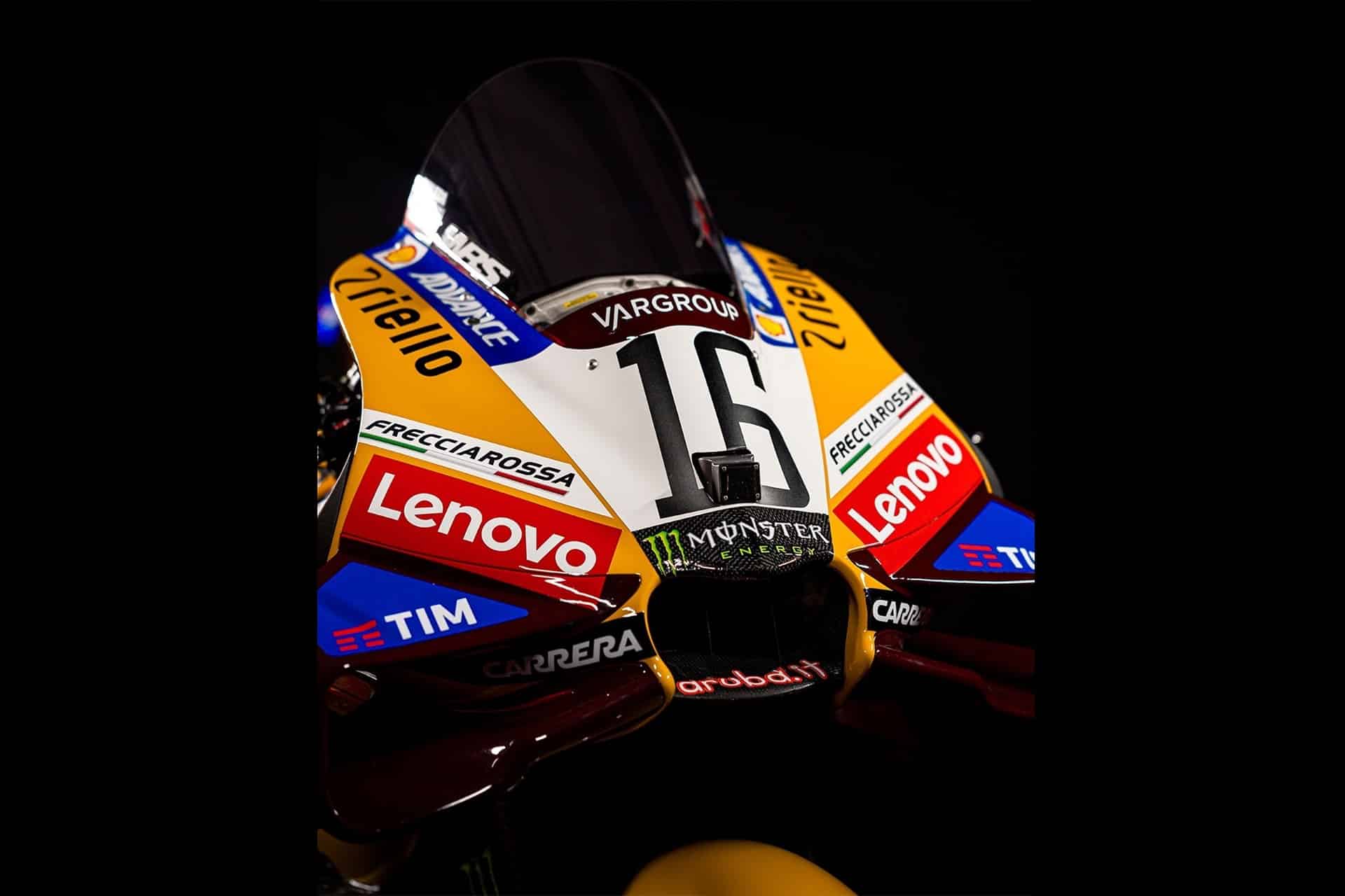 La Desmosedici GP se viste de historia en los test de MotoGP en Valencia
