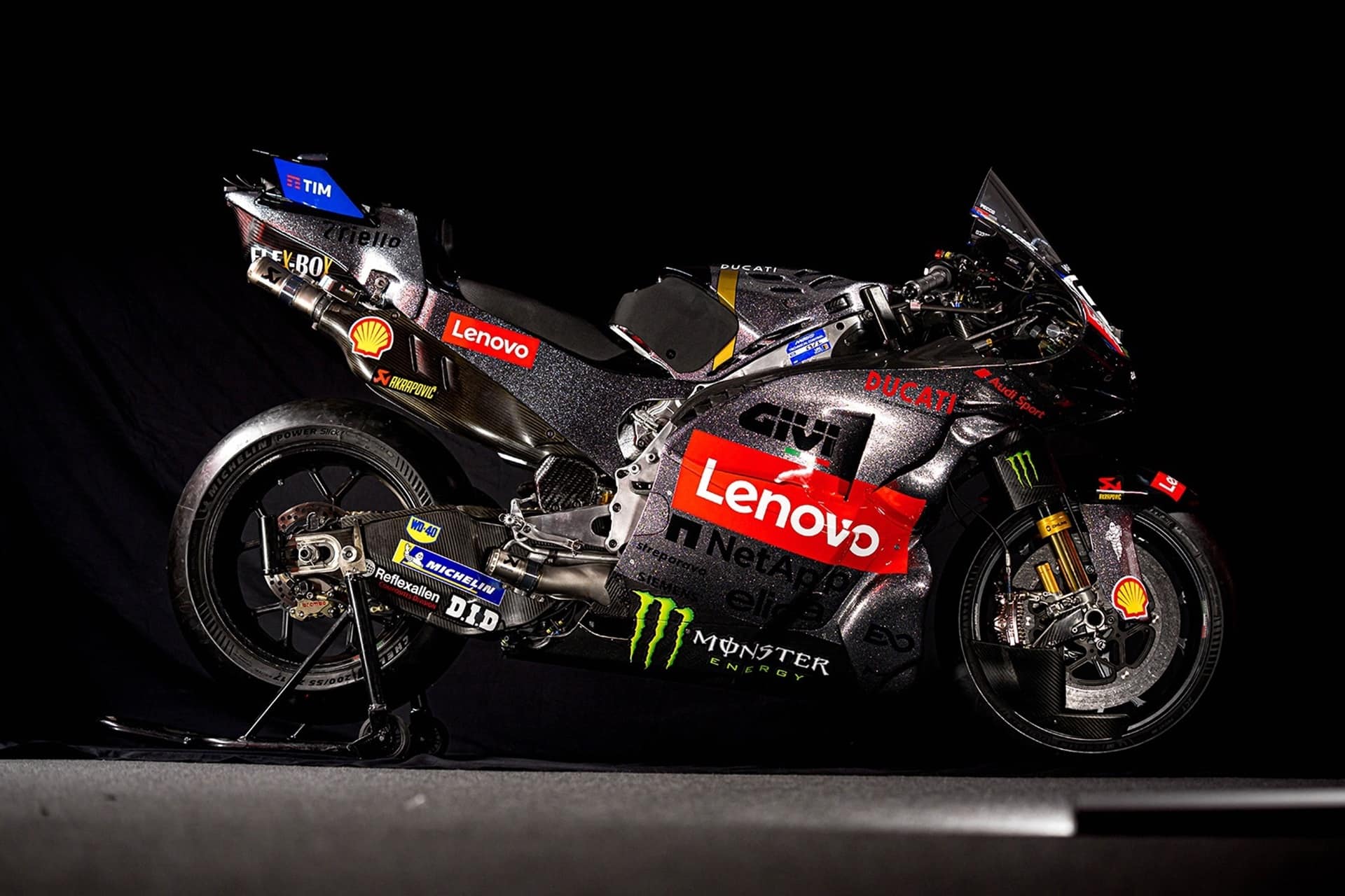 La Desmosedici GP se viste de historia en los test de MotoGP en Valencia