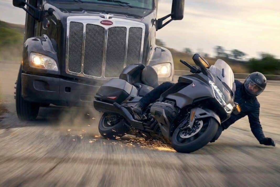 Honda patenta un dispositivo de control de giro para motocicleta enfocado a la prevención de colisiones dentro del mundo de las dos ruedas