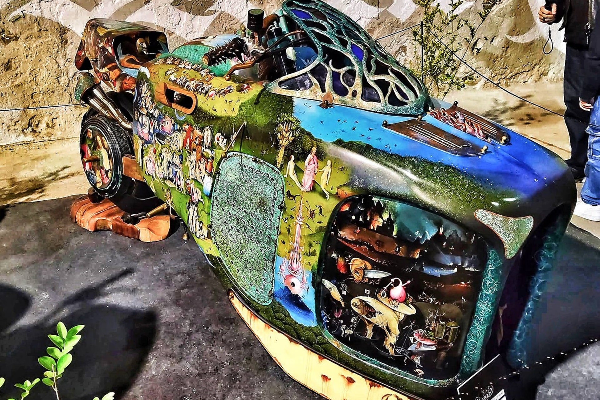 Esta preparación nos demuestra que se puede liar un buen “Pifostio” cuando eres amante del arte y las motos