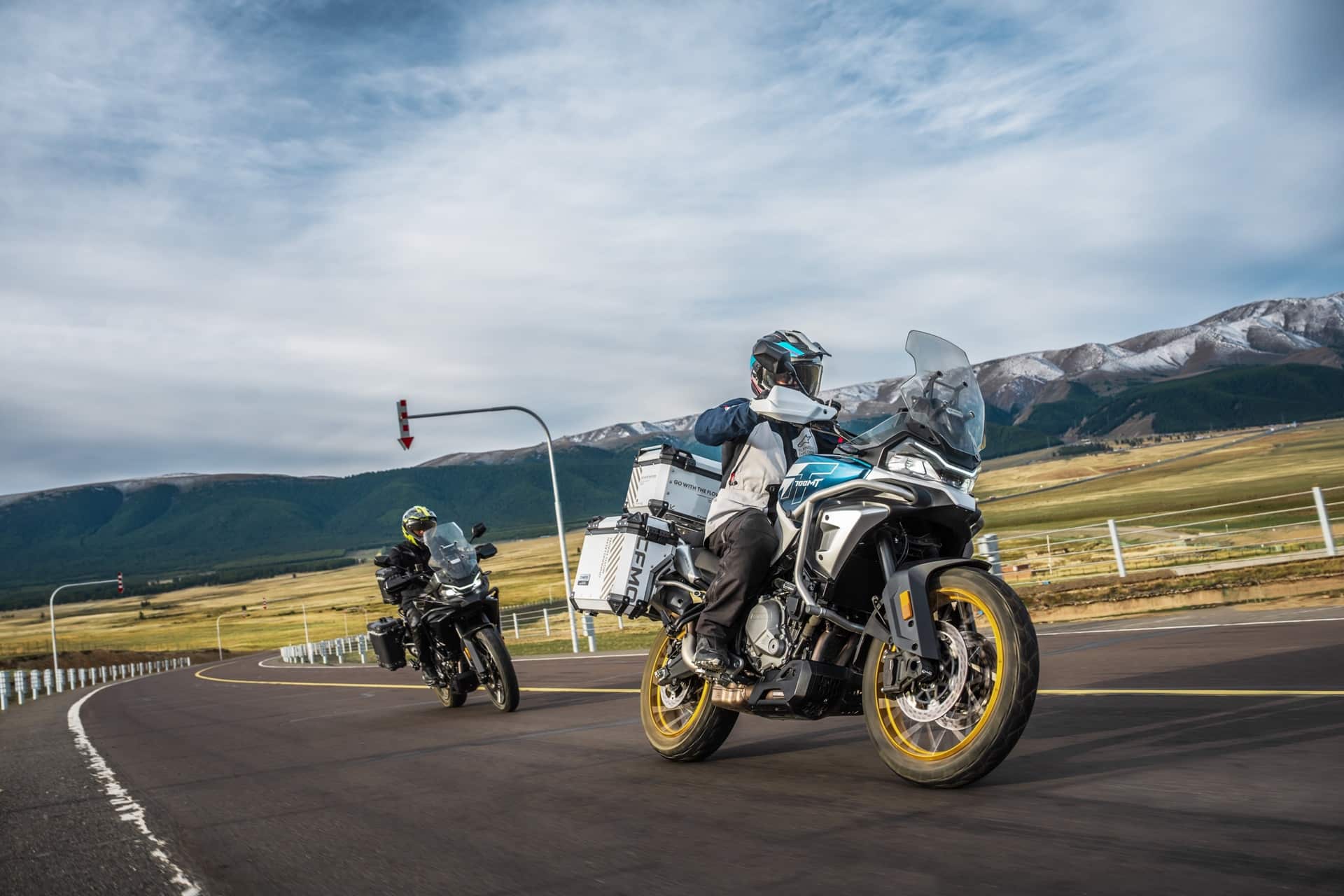 CFMoto 700MT 2026