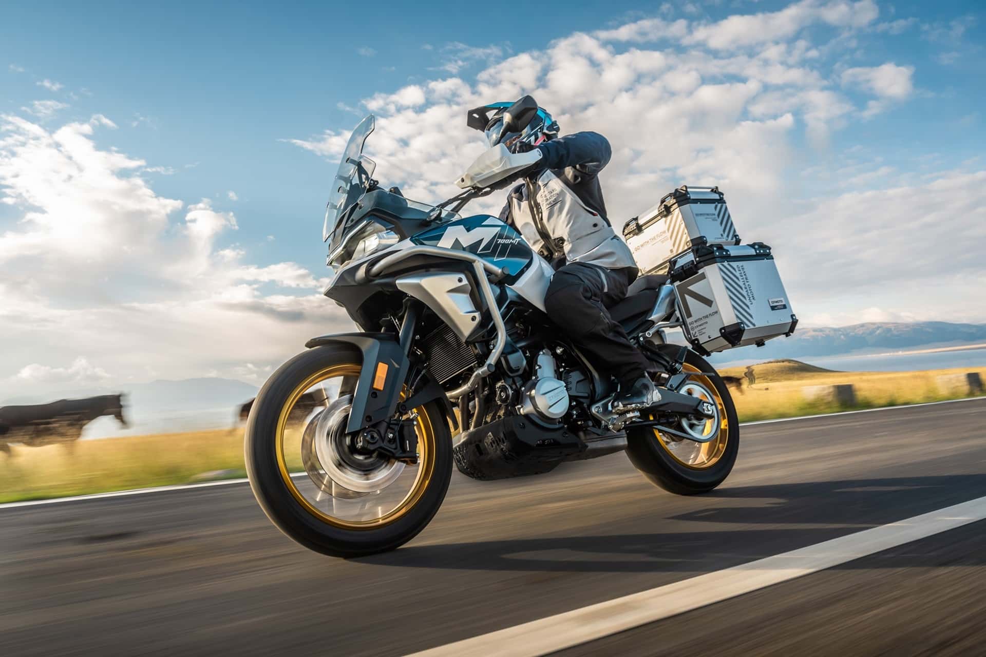 CFMoto 700MT 2026