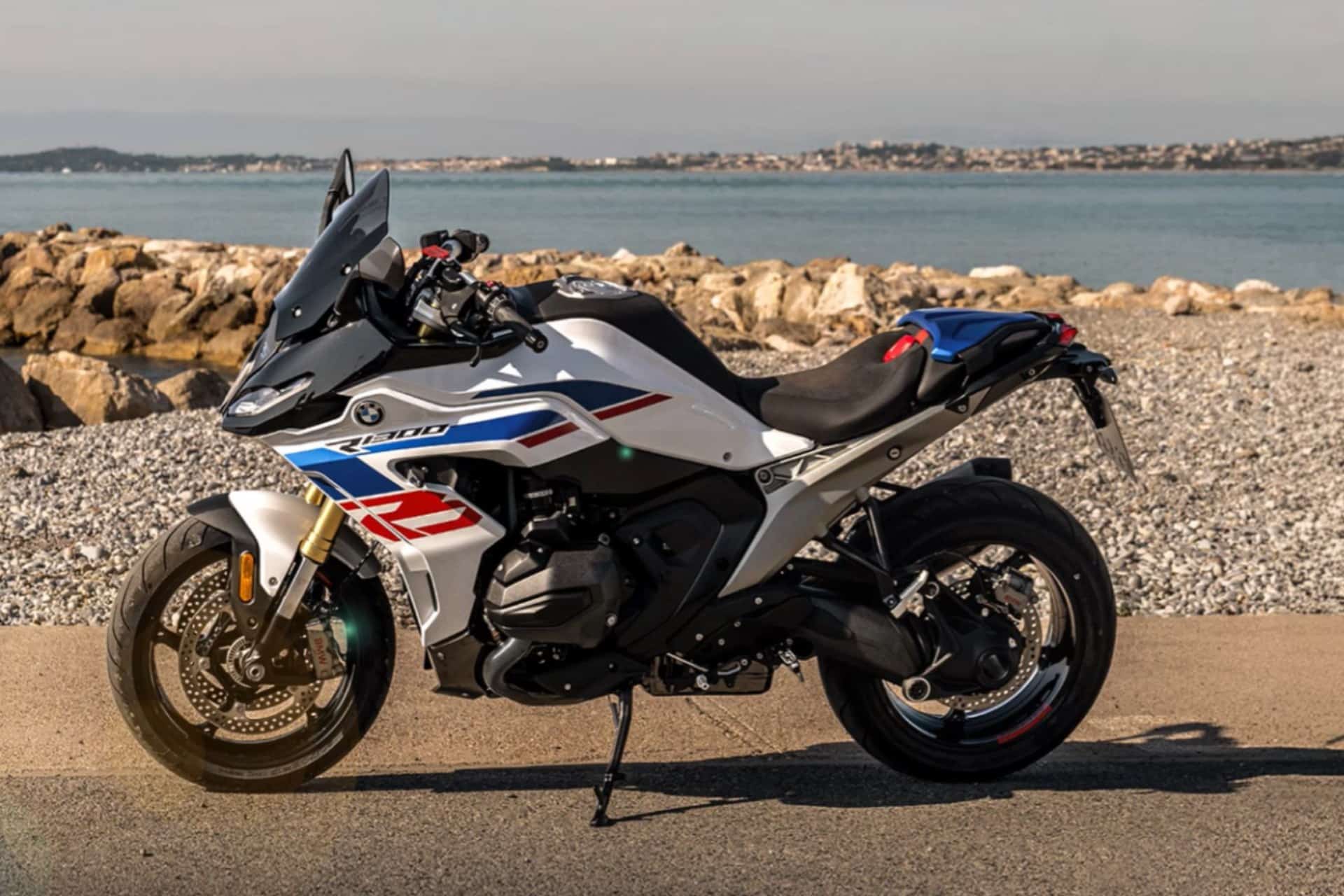 Todas las motos automáticas para el carnet A que puedes comprar en 2025 - BMW R 1300 RS