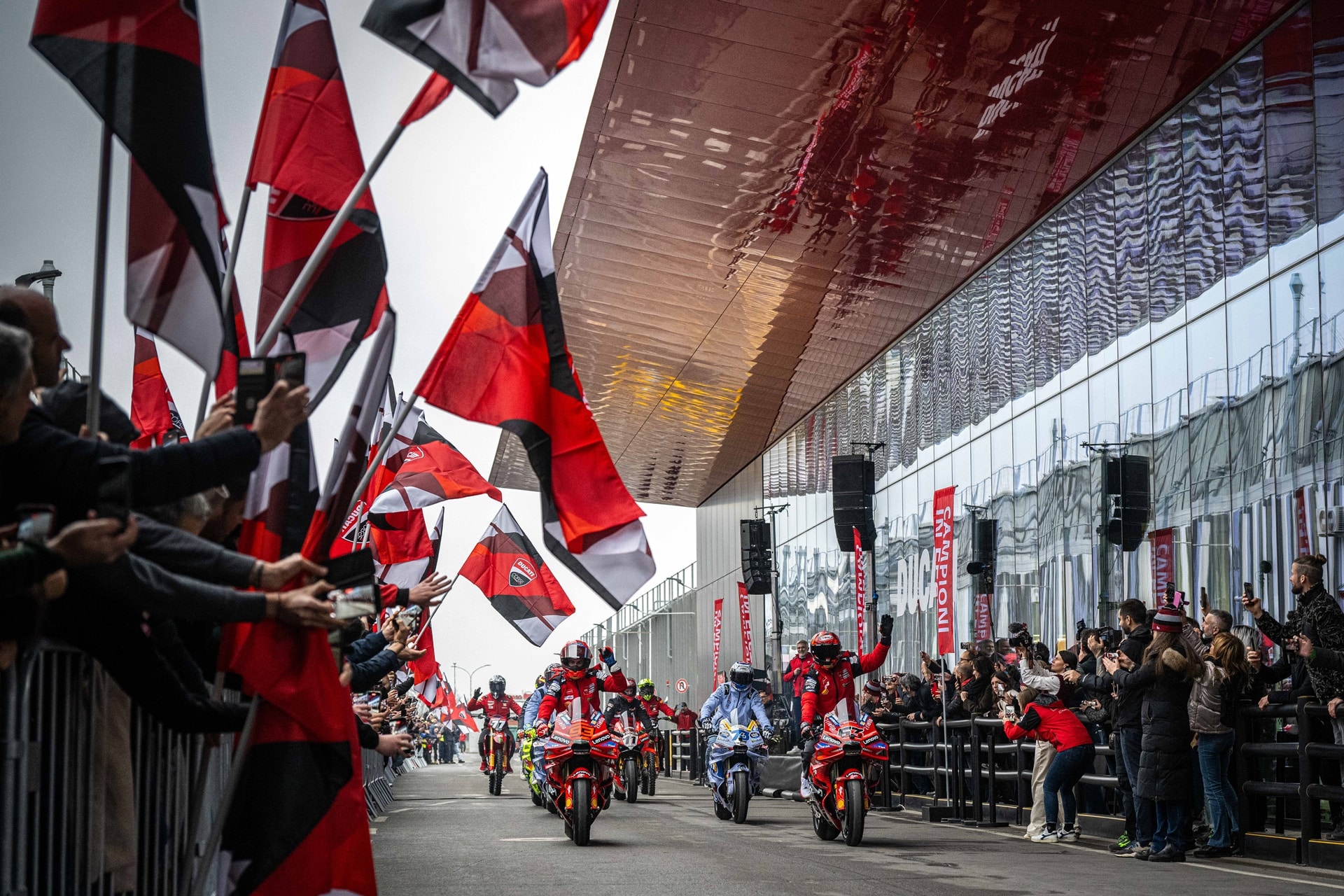 Ducati presenta la nueva Panigale V4 Márquez 2025 World Champion Replica: una pieza de coleccionista de edición limitada