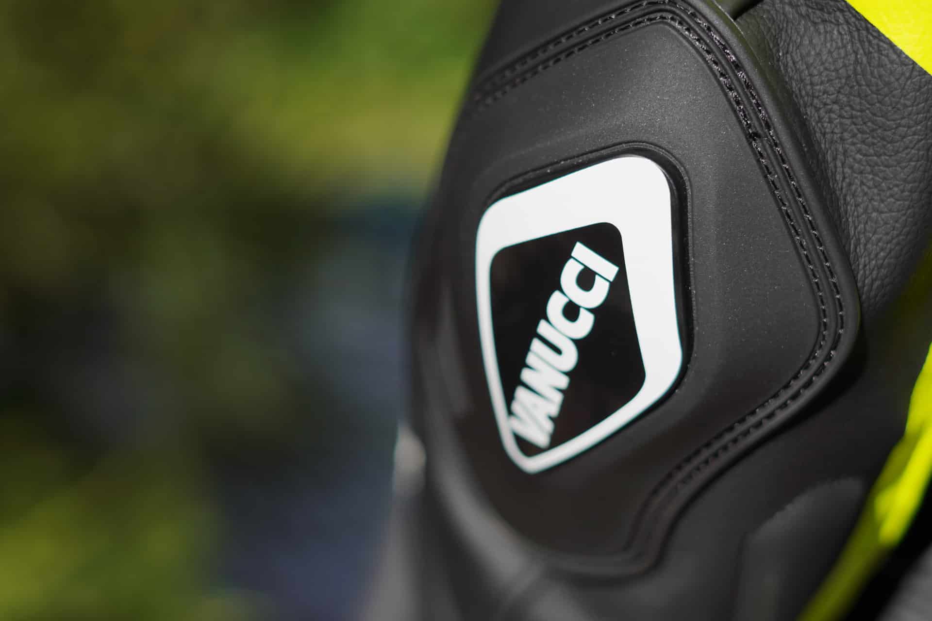 Consejos para escoger un mono de cuero y no quedarte "en cueros"