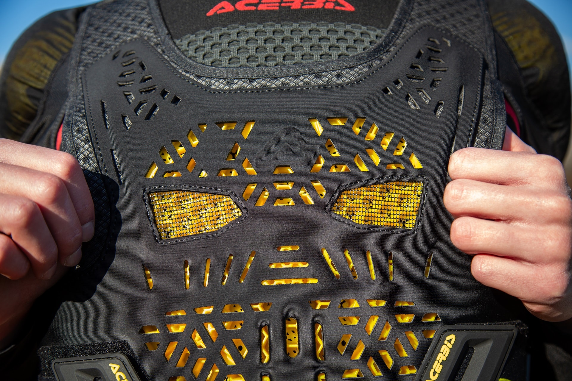 Nuevos Acerbis DNA 2.0 y Plasma 2.0: Seguridad al máximo nivel en el mundo de los protectores Offroad