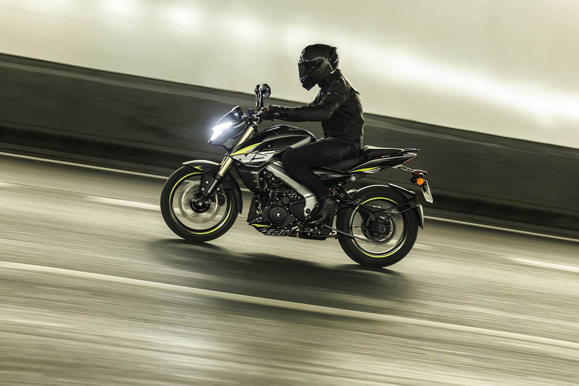 Pulsar NS125 y NS400Z: Dos naked ideales para iniciarse en el mundo de la moto