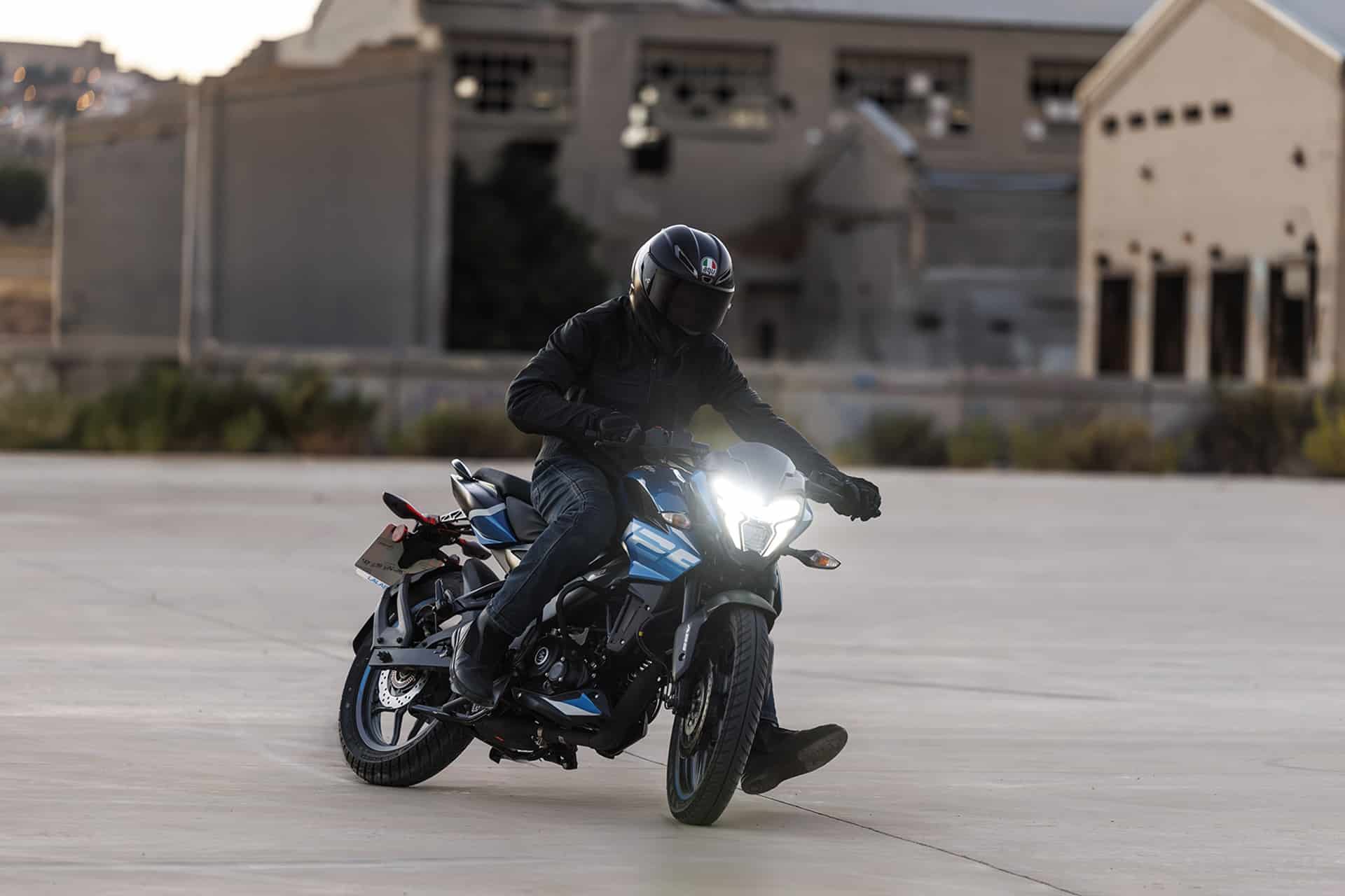 Pulsar NS125 y NS400Z: Dos naked ideales para iniciarse en el mundo de la moto