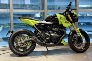 A subasta la Triumph Viper 400 creada en 2024 por el especialista italiano Noisy-Style