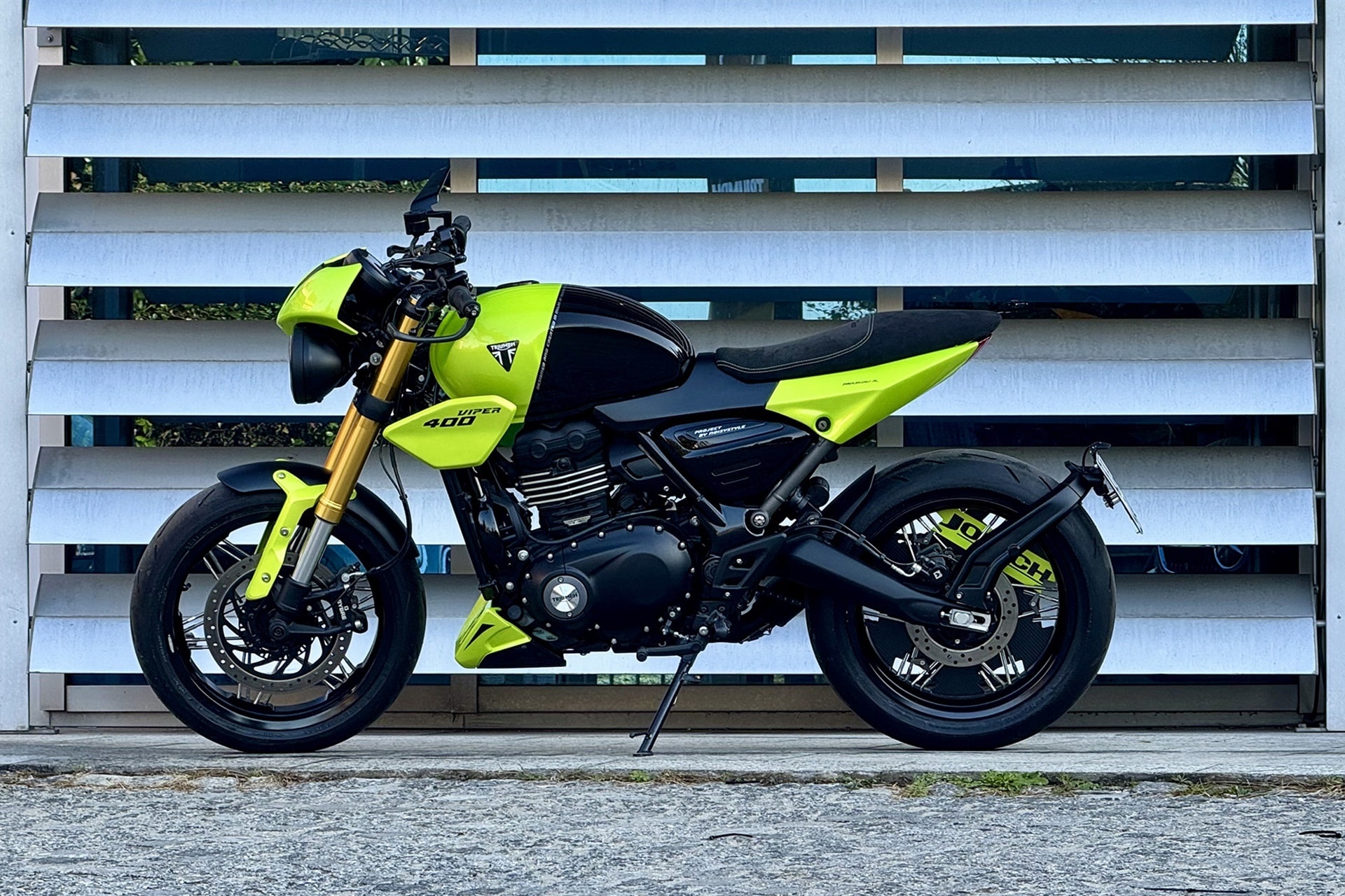 A subasta la Triumph Viper 400 creada en 2024 por el especialista italiano Noisy-Style