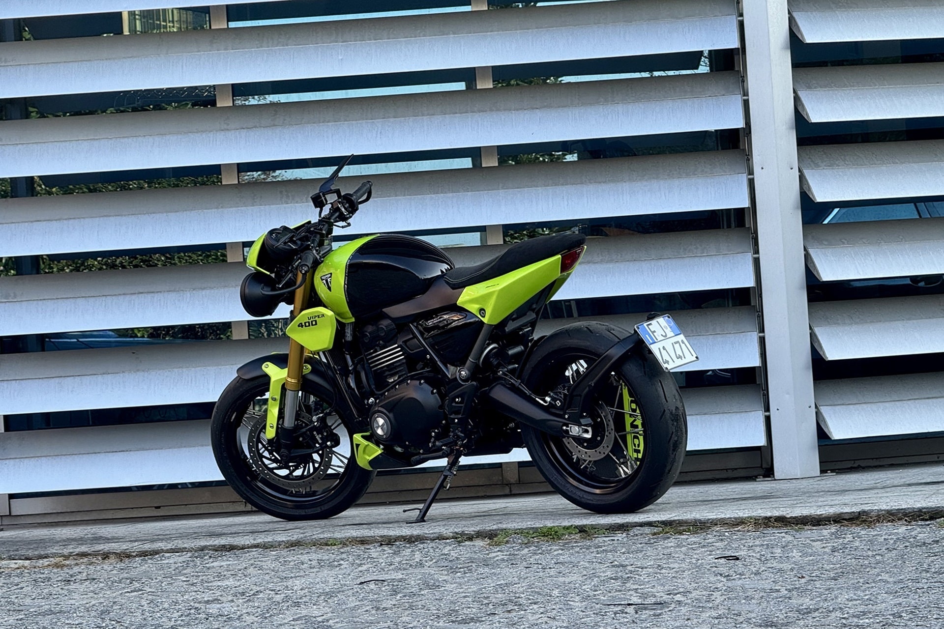 A subasta la Triumph Viper 400 creada en 2024 por el especialista italiano Noisy-Style
